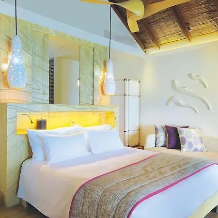 Constance Moofushi-3